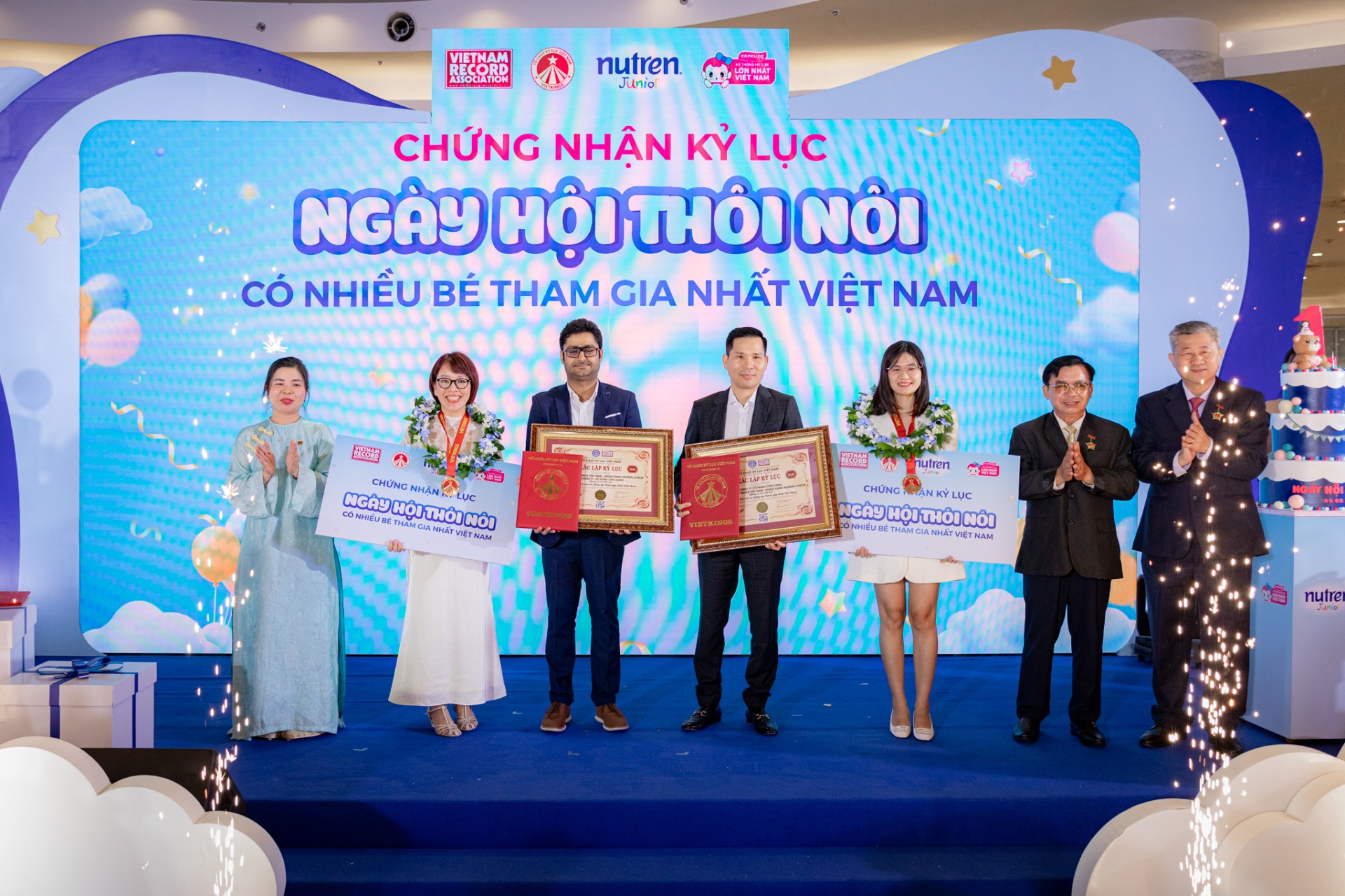 Nutren Junior and Con Cung host record-breaking baby birthday event