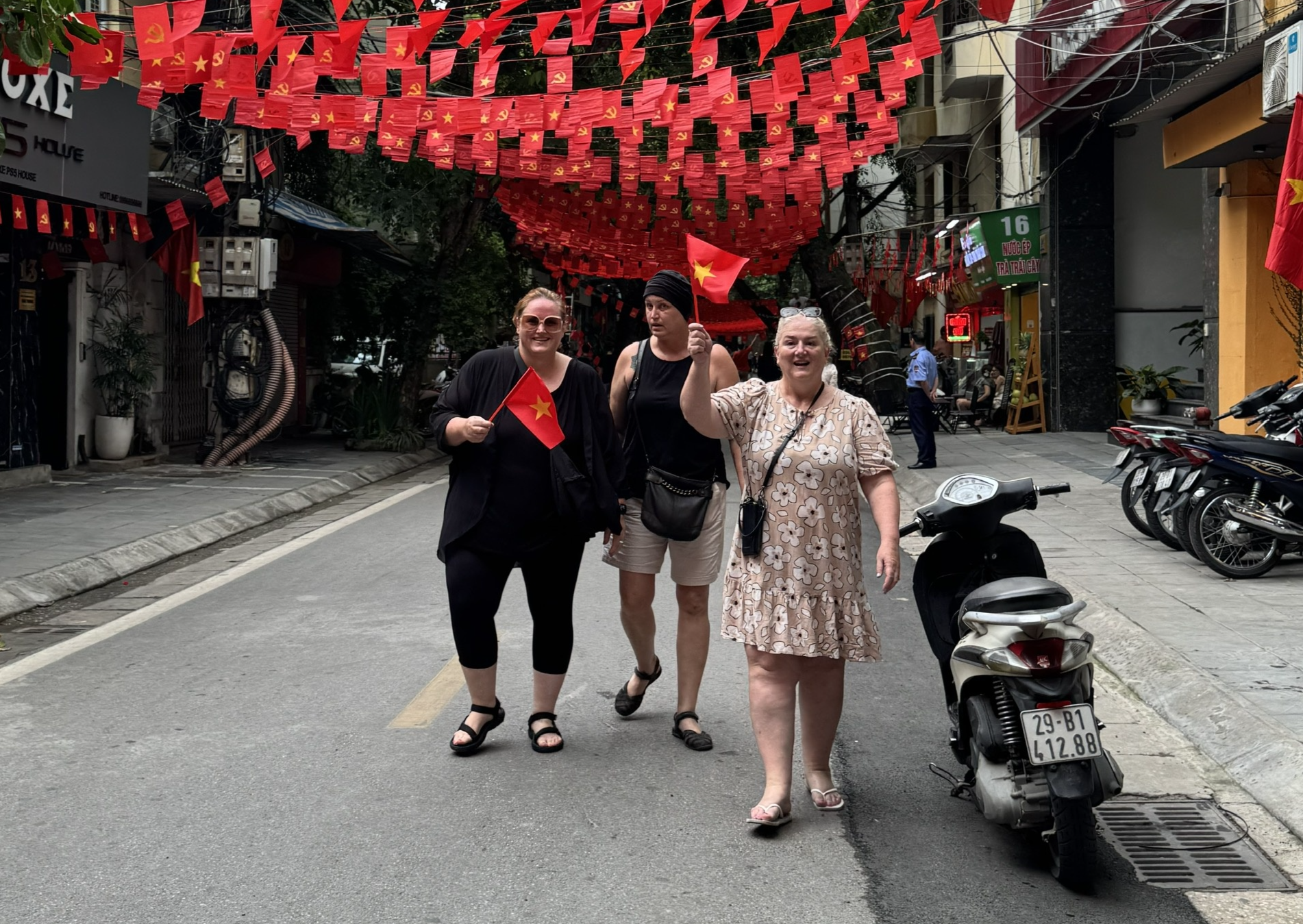 Hoan Kiem Lake emerges as outdoor classroom for students