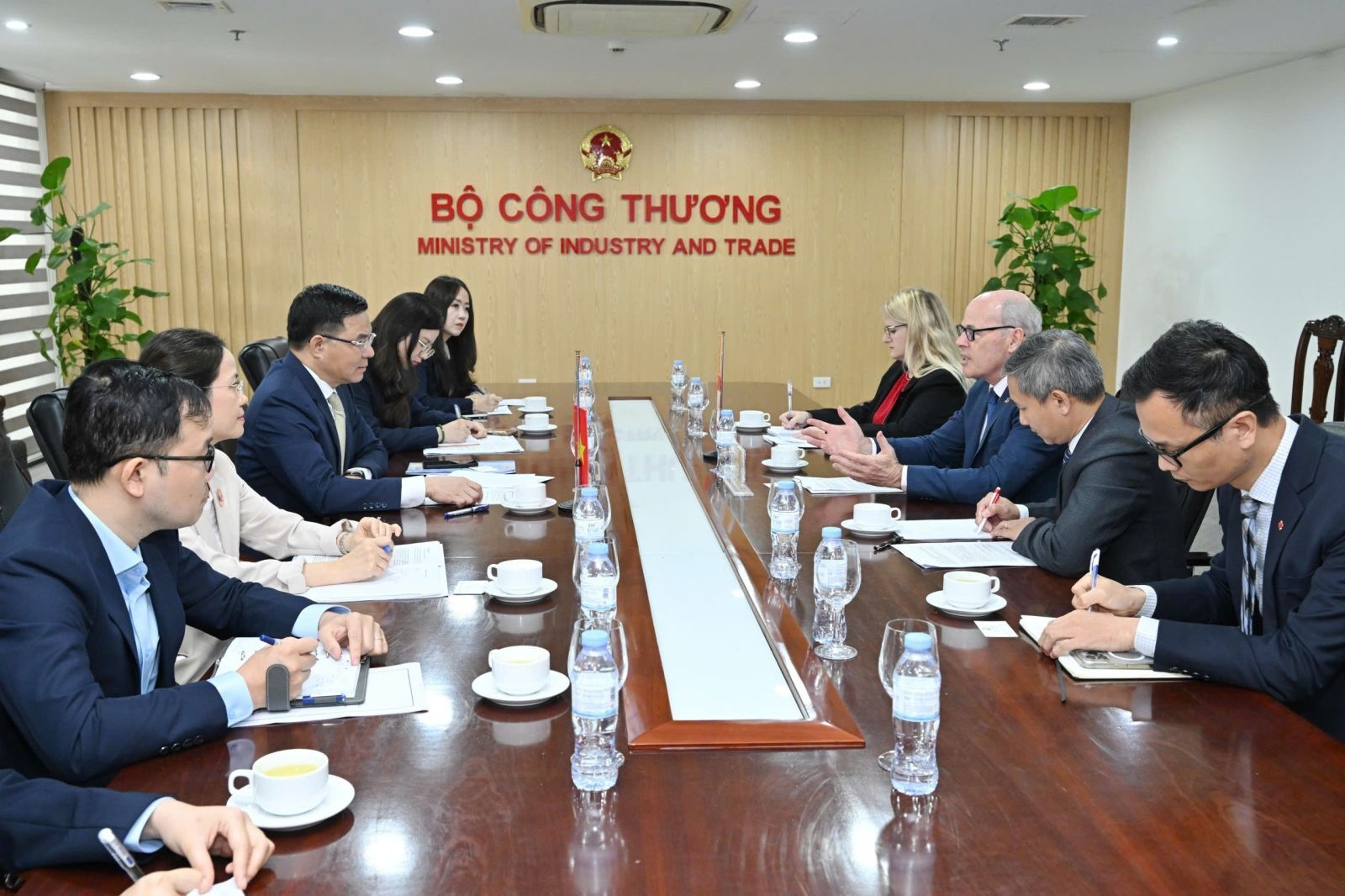 Vietnam and Canada seek to advance trade and investment ties