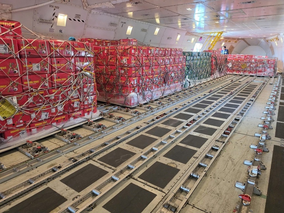  In less than one month, LuLu Group International has organised two charter flights transporting nearly 200 tonnes of Vietnamese agricultural products. Photo: Ministry of Industry and Trade.