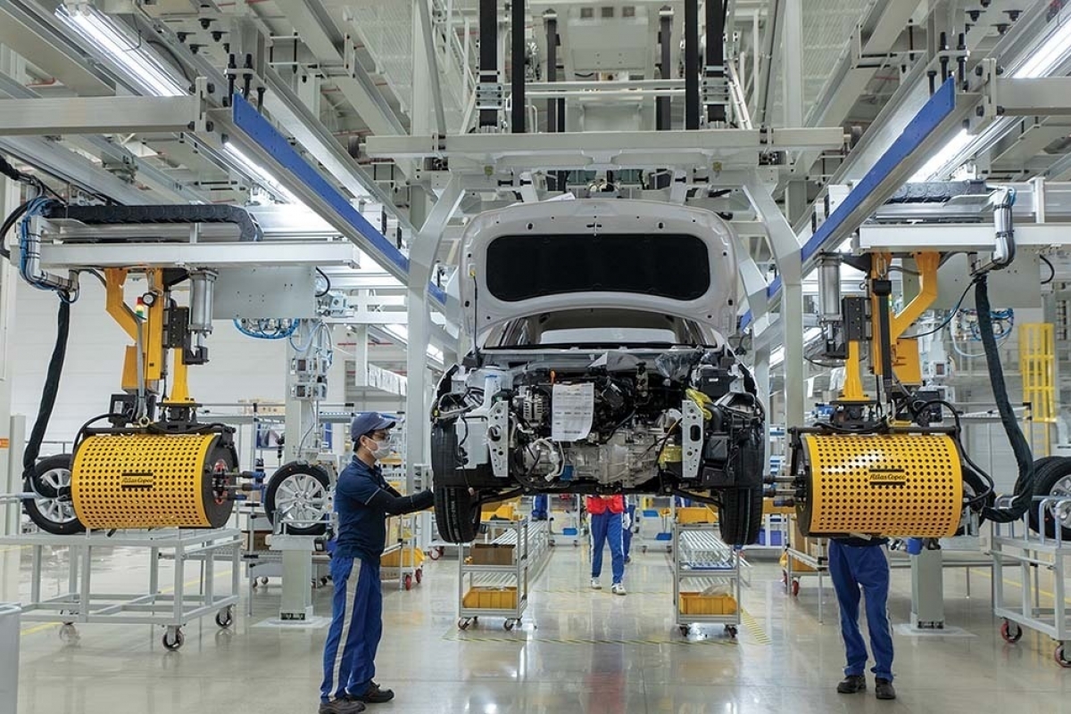 VinFast divests EV manufacturing operations for asset-light strategy