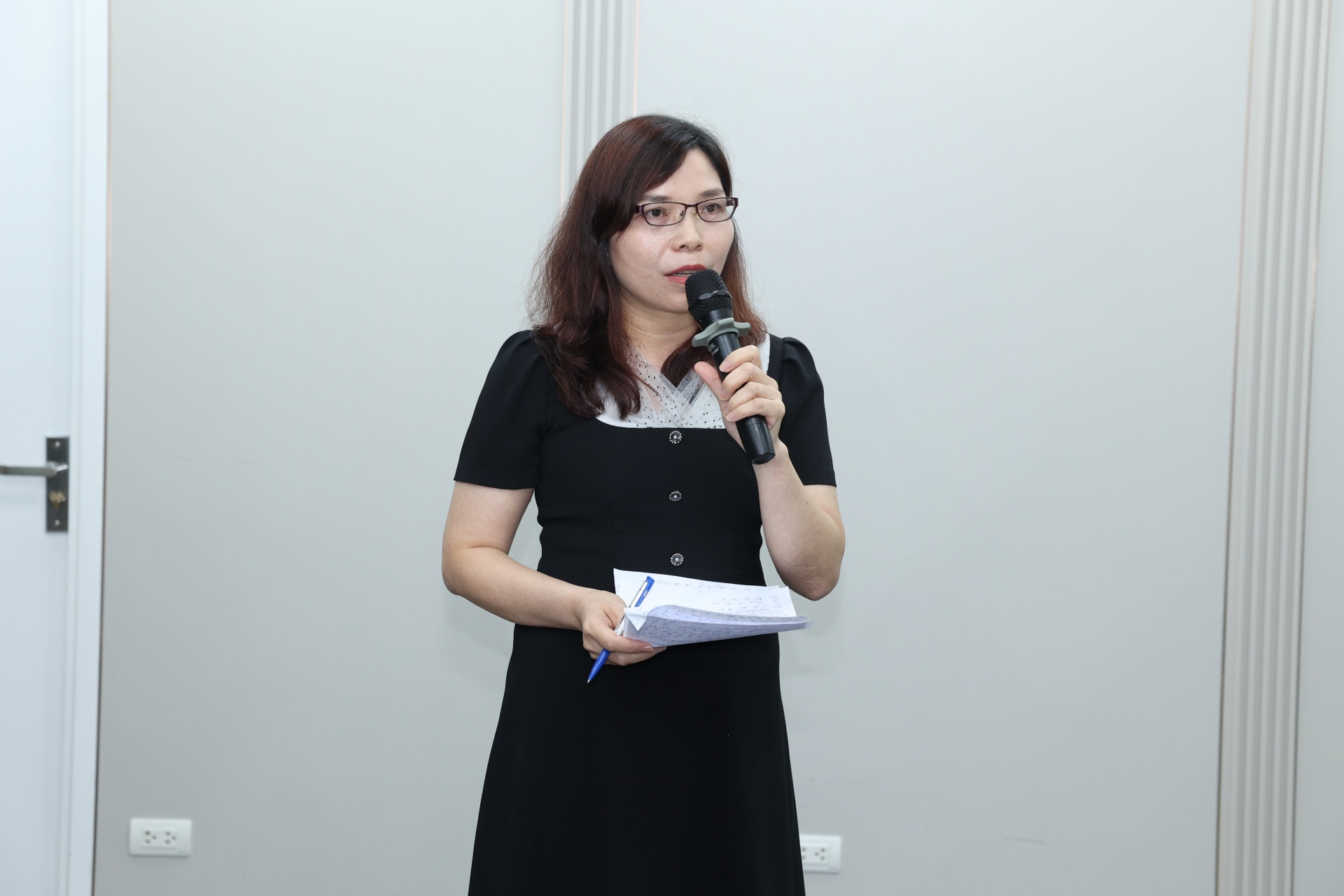 Hanoi trains veterinary officers in humane euthanasia standards