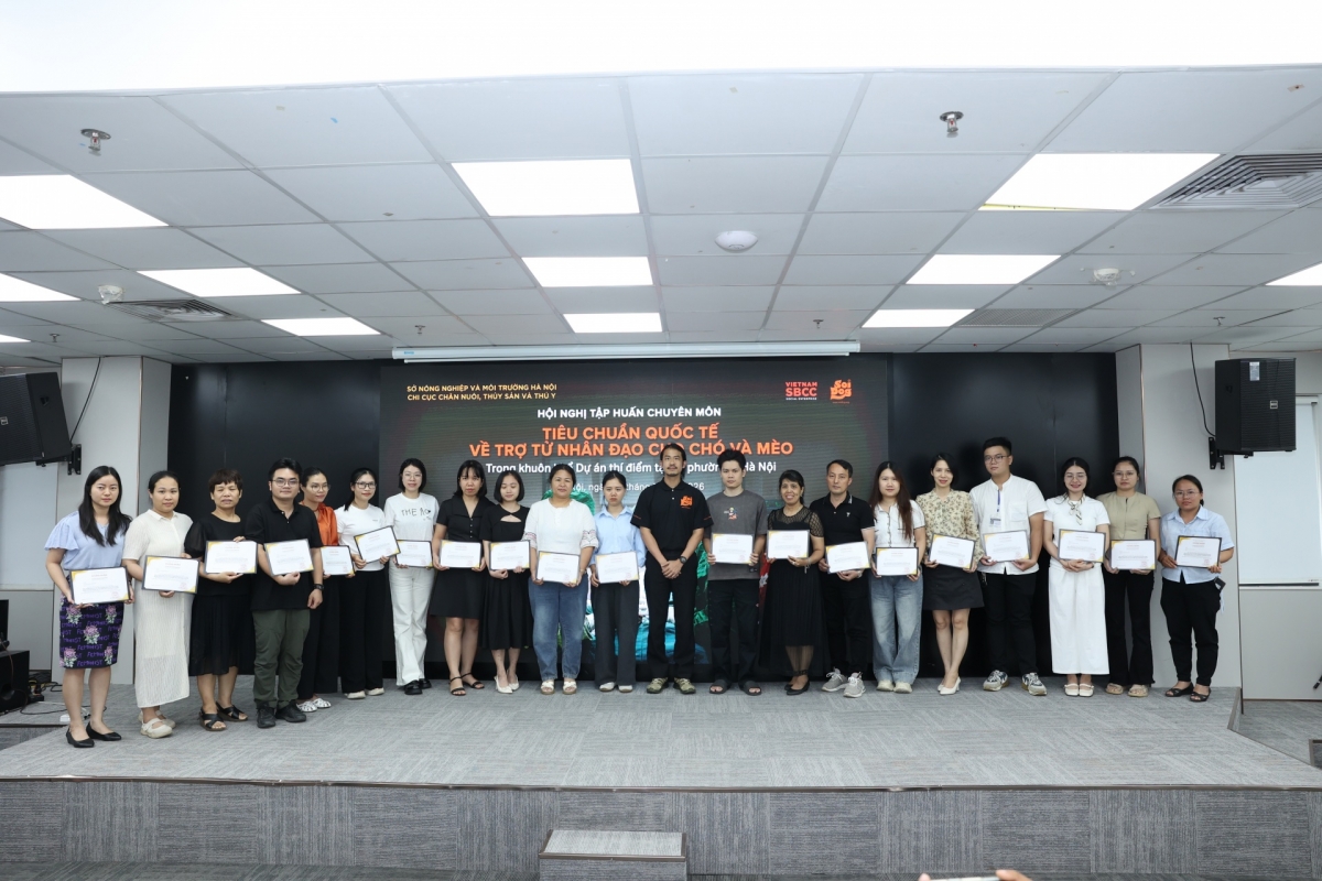 Hanoi trains veterinary officers in humane euthanasia standards