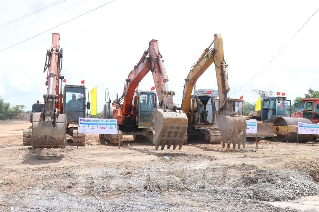 Construction begins on $600 million electronics component plant