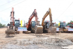 Construction begins on $600 million electronics component plant