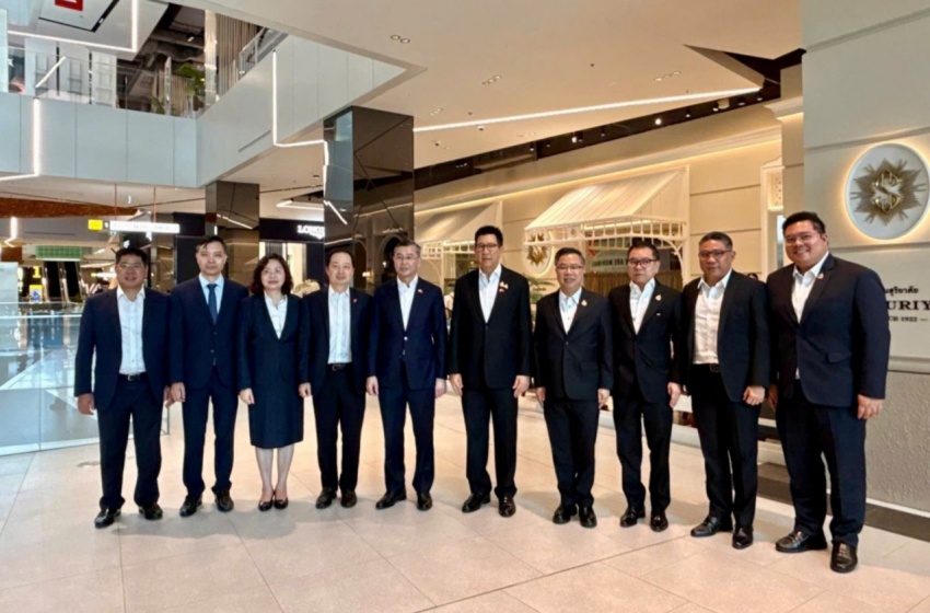 Vietnam and Thailand finance ministers meet for 50th diplomatic anniversary