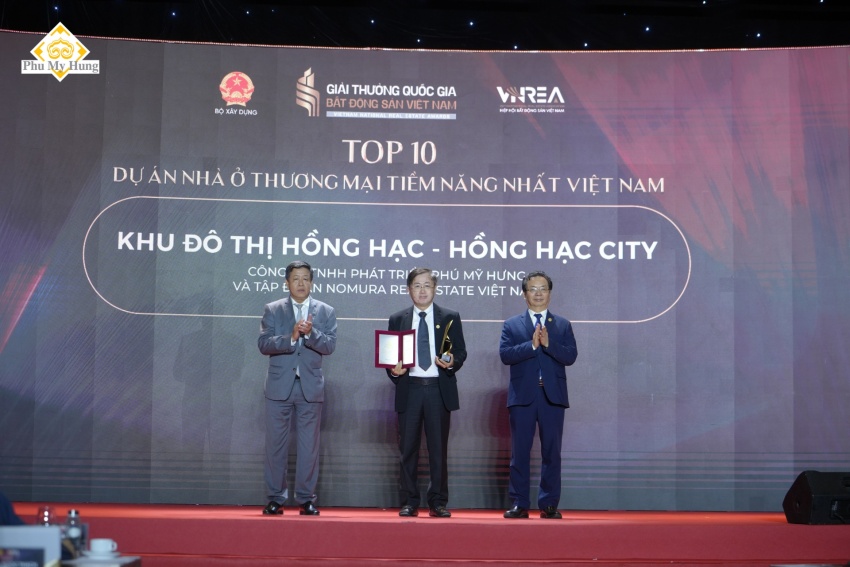 Phu My Hung receives two prestigious real estate awards