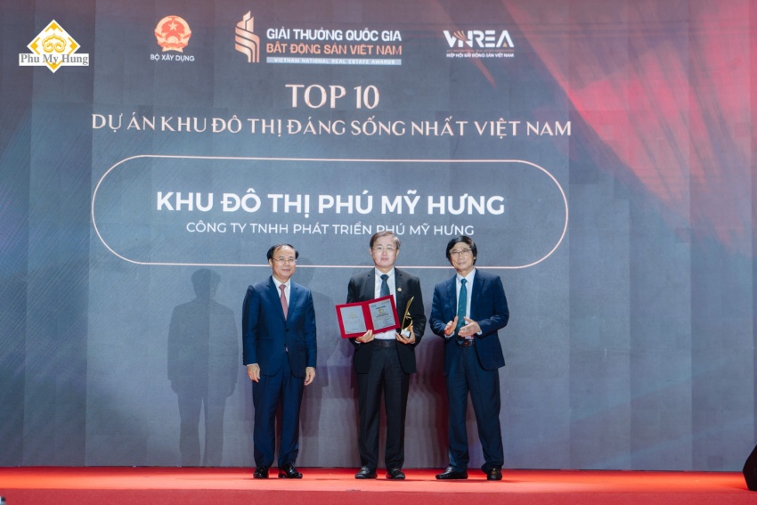 Phu My Hung receives two prestigious real estate awards