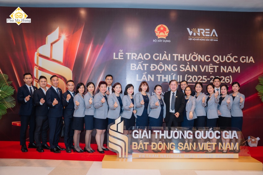 Phu My Hung receives two prestigious real estate awards
