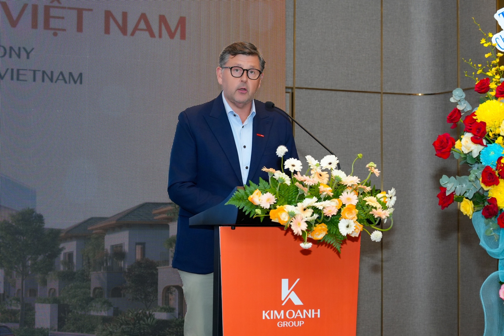 Kim Oanh Group enters strategic partnership with Central Retail Vietnam to develop urban commercial and service ecosystems