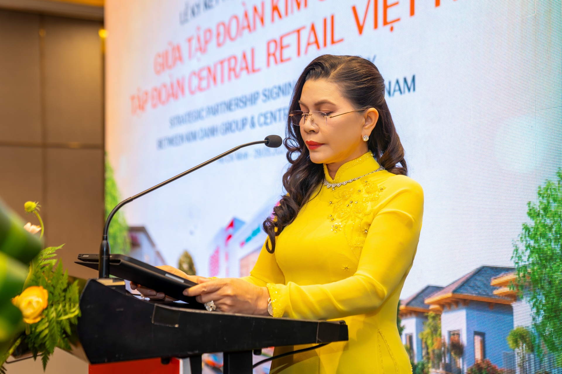 Kim Oanh Group enters strategic partnership with Central Retail Vietnam to develop urban commercial and service ecosystems