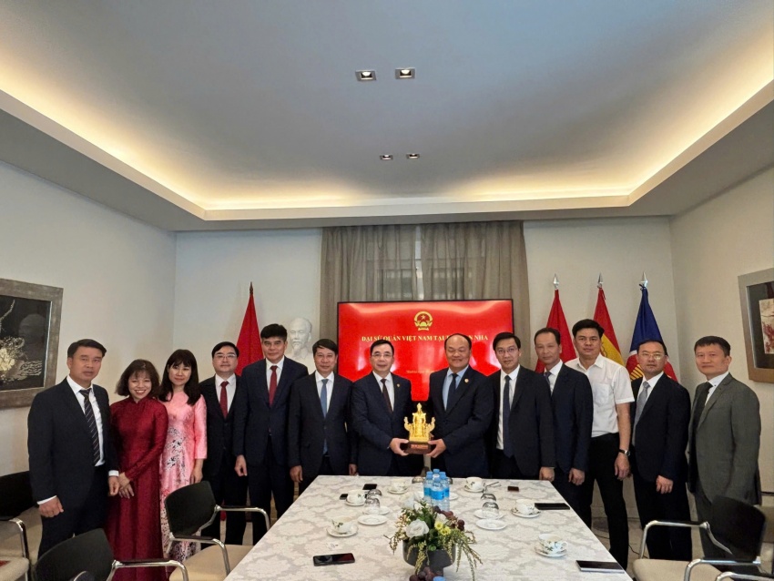 Phu Tho seeks Spanish investment in high-tech industries, logistics and green growth