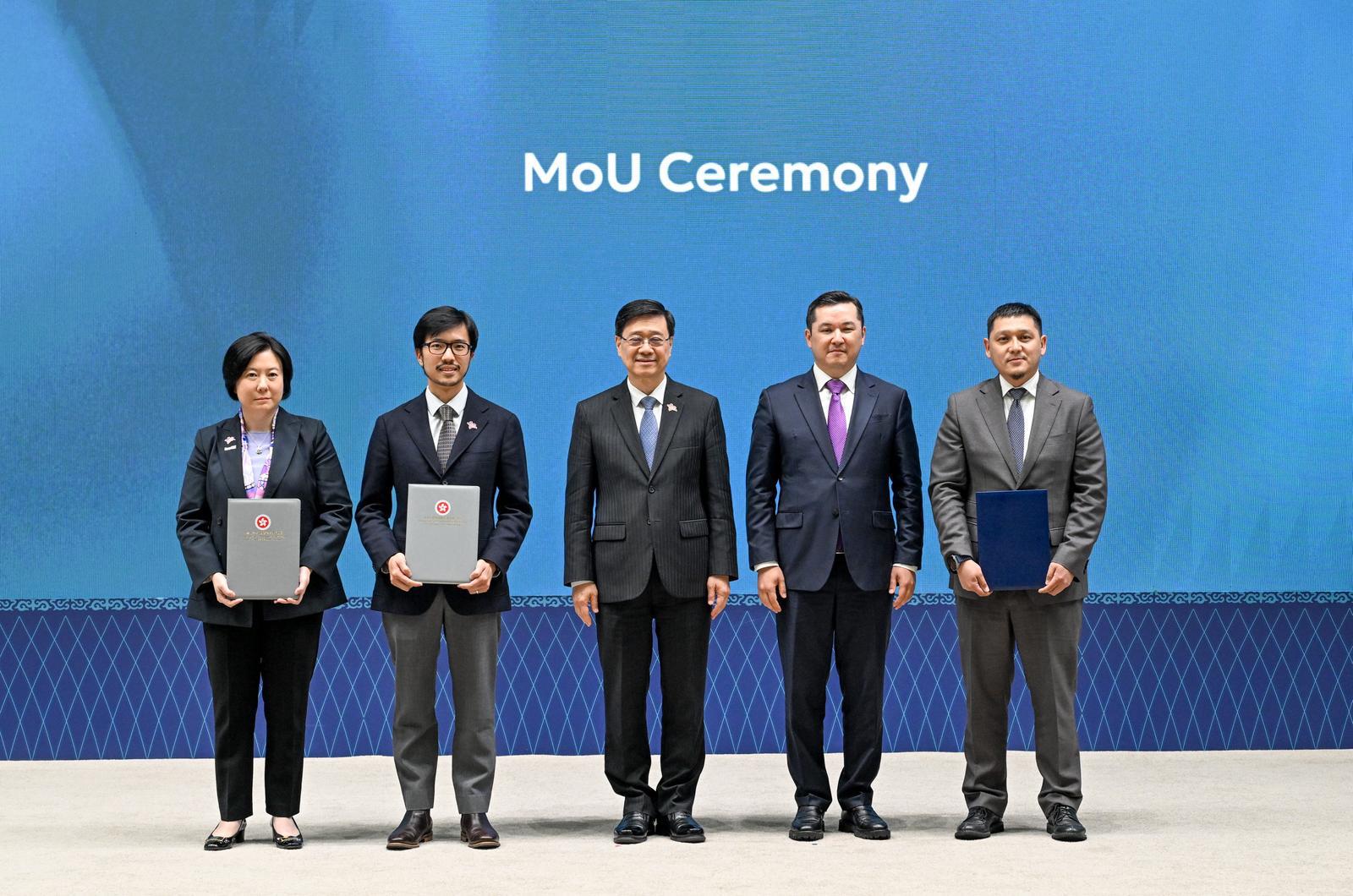 Hong kong sar's chief executive john lee (centre) witnesses the exchange of memoranda understanding and co-operation agreements between organisations from both sides with governor astana international financial centre renat bekturov (second right).