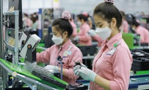 Vietnam trade hits record $445 billion, but deficit widens