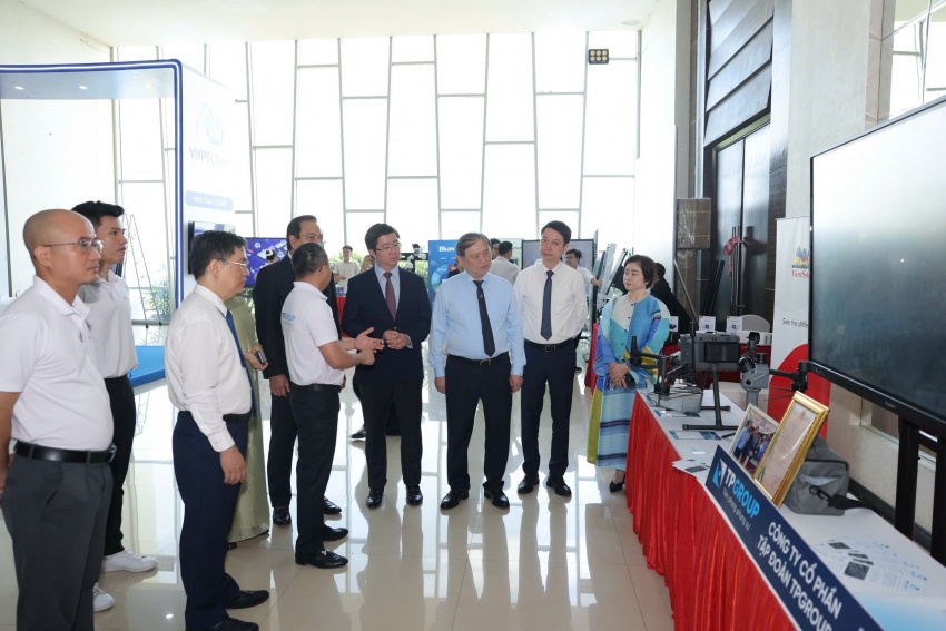 Vietnam Digital Summit promotes shift to digital platforms and services