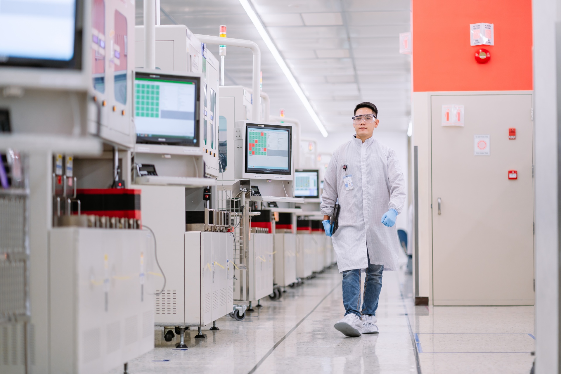 Intel marks 20 years of Vietnam factory as largest in its network