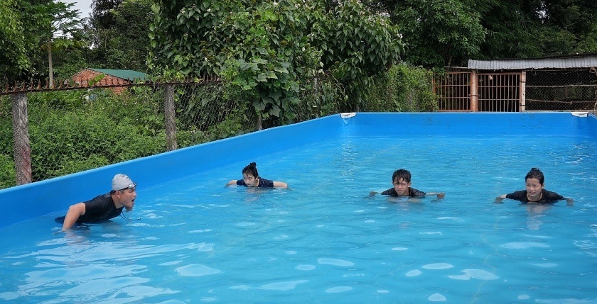 World's children exposed to at least three overlapping climate threats