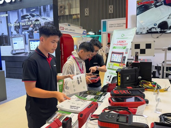 Over 400 international companies explore opportunities in Vietnam’s car market