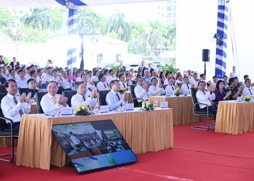 Hanoi breaks ground on three rental housing, five urban railway projects