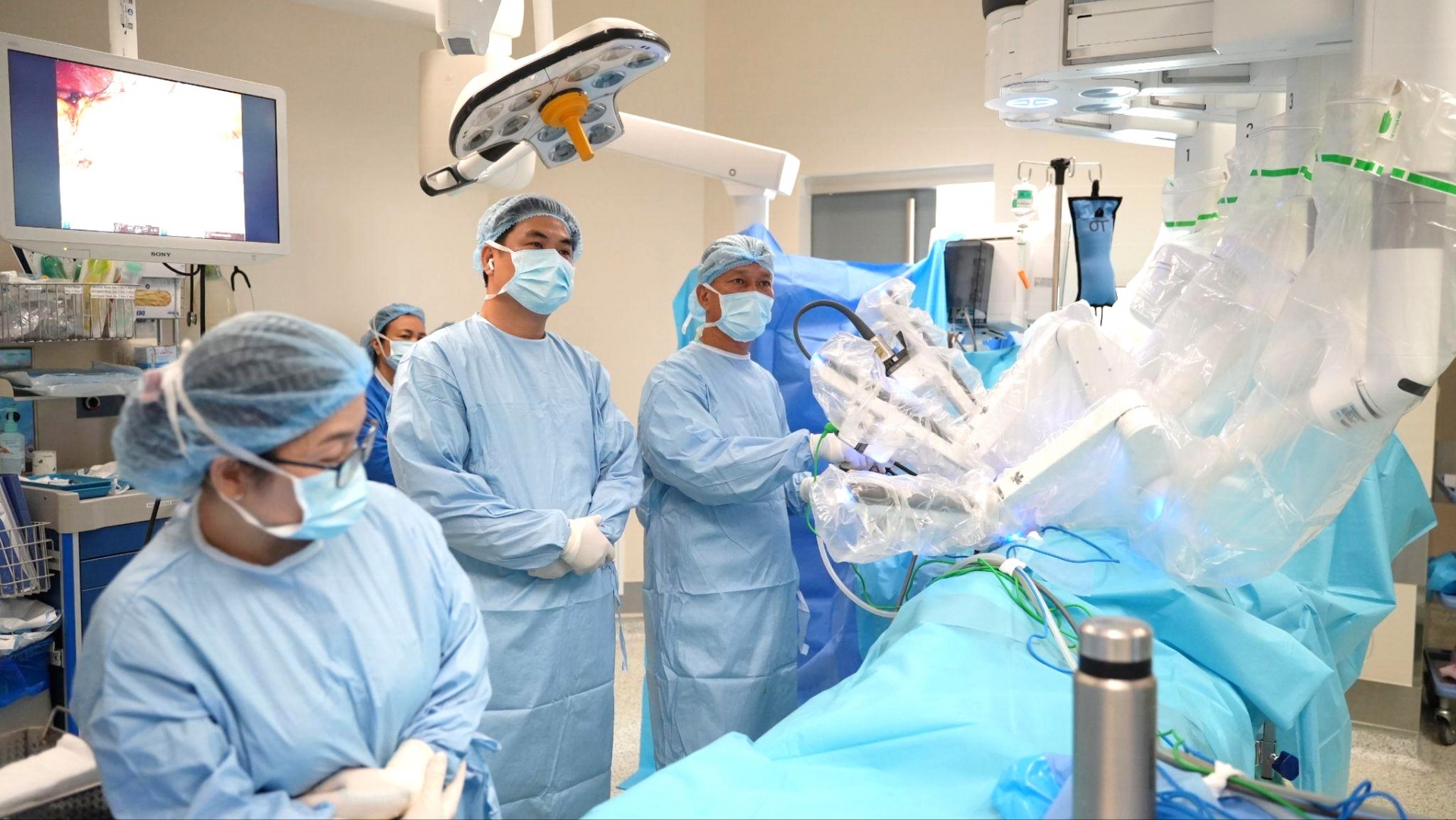 FV doctors successfully remove 5cm kidney tumor in time-critical robotic surgery (PR)
