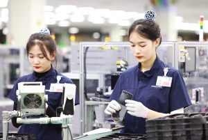 FDI drives nearly half of formal jobs for women in Vietnam, OECD says