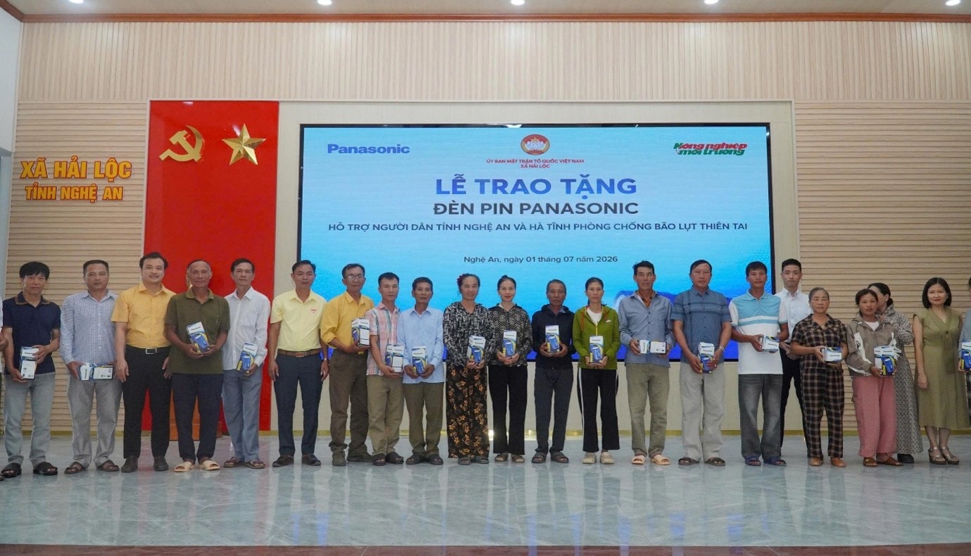 Panasonic to donate 1,000 flashlights to residents in Nghe An and Ha Tinh ahead of storm season