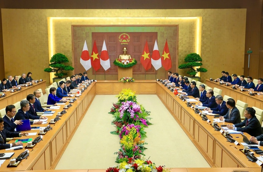 Prime Minister of Vietnam Le Minh Hung (left) and Japanese Prime Minister Takaichi Sanae hold talks during the latter’s official visit to Vietnam in May 2026. Photo: Duc Thanh