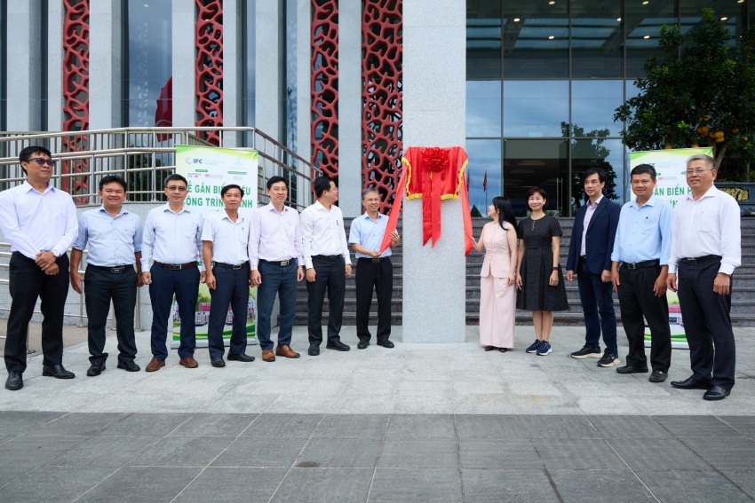 Khanh Hoa unveils international advanced green building plaque
