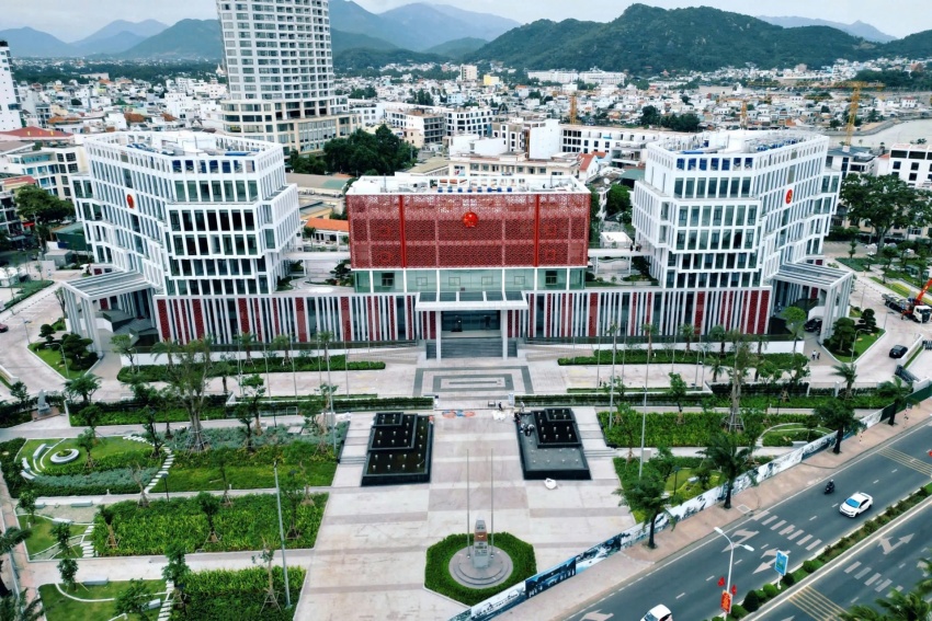 Khanh Hoa unveils international advanced green building plaque