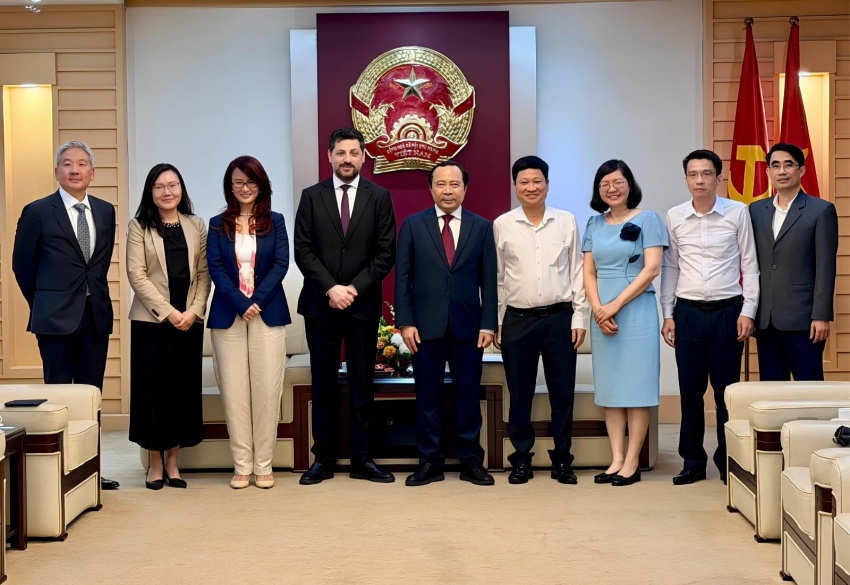 Vietnam and WEF to strengthen cooperation in AI and semiconductor technology