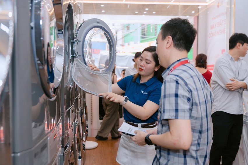 LG Electronics Vietnam launches Bee Laundry smart laundry store in Hanoi