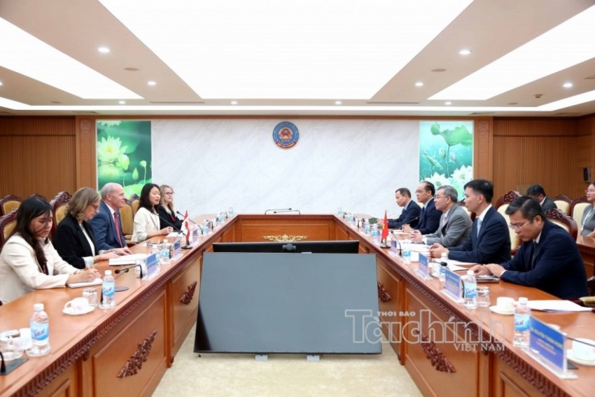 Vietnam eyes greater Canadian investment as FTA talks progress