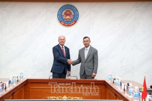 Vietnam eyes greater Canadian investment as FTA talks progress