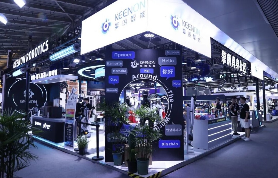 Global Commercial Service Robot Shipments Leader KEENON Puts Humanoids to Work at WAIC 2026