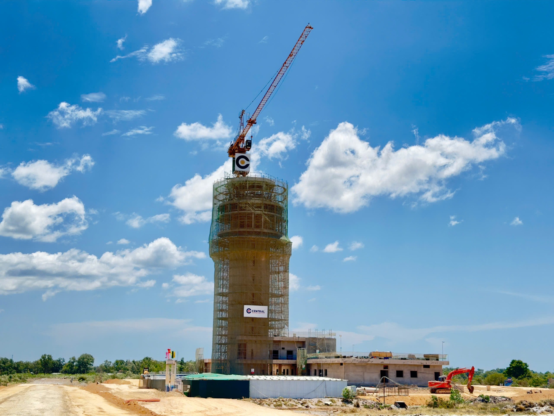 Quang Tri Airport reaches milestone with control tower topping-out