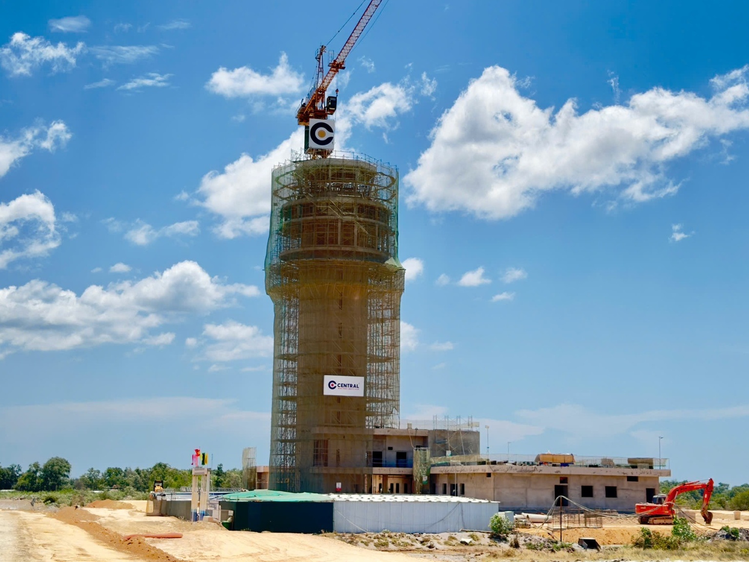 Quang Tri Airport reaches milestone with control tower topping-out