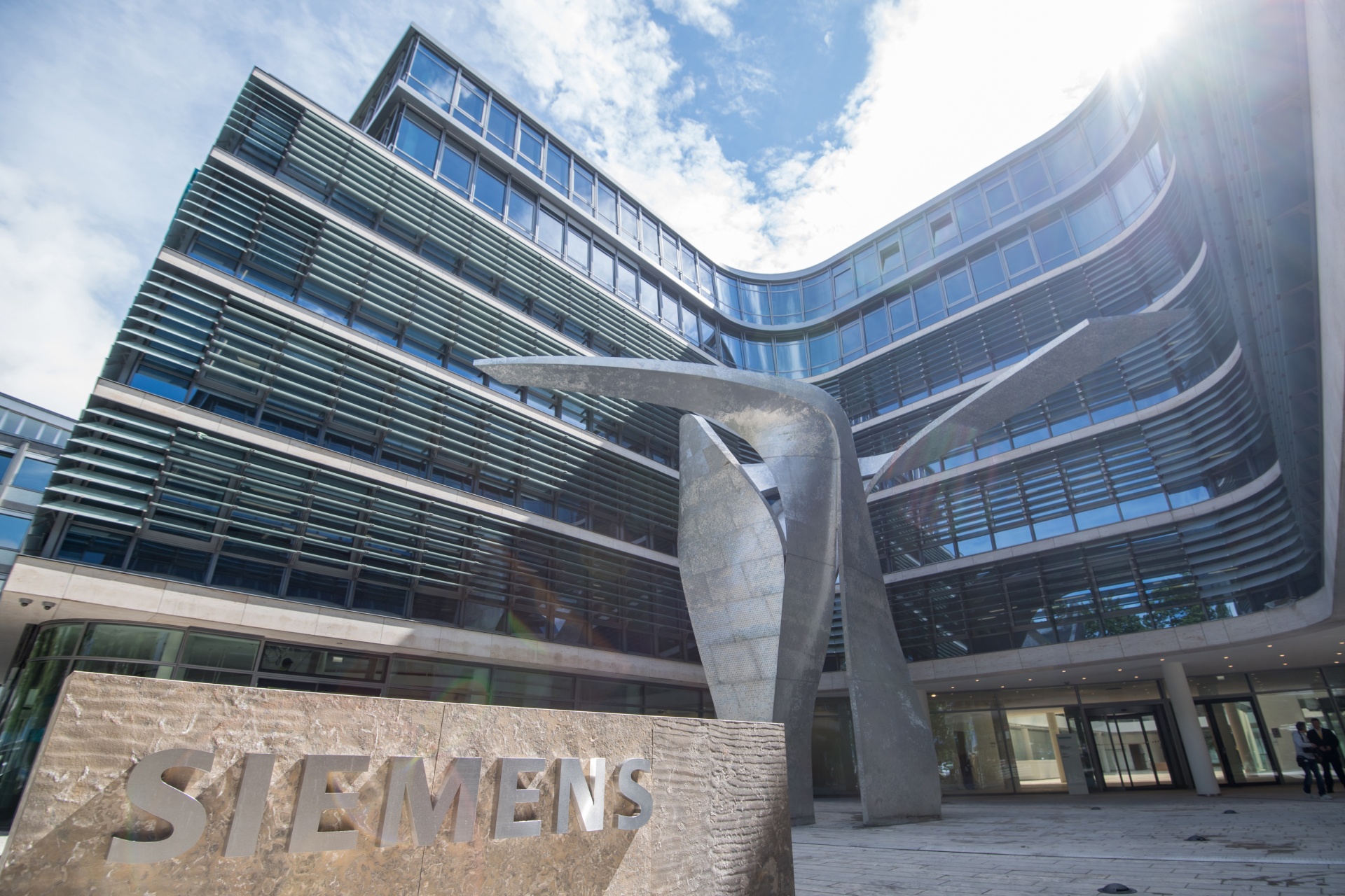 Siemens and HD Hyundai sign multi-million dollar AI-shipbuilding deal