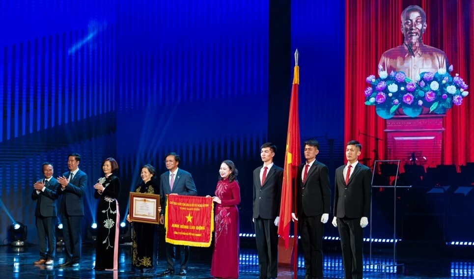 Vinamilk receives second Labor Hero title at 50th anniversary