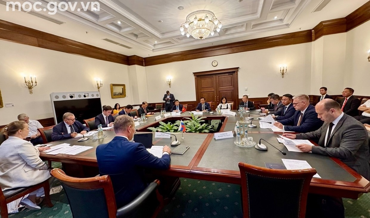 Vietnam and Russia boost transport ties at international summit