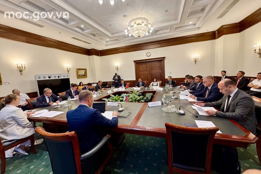 Vietnam and Russia boost transport ties at international summit