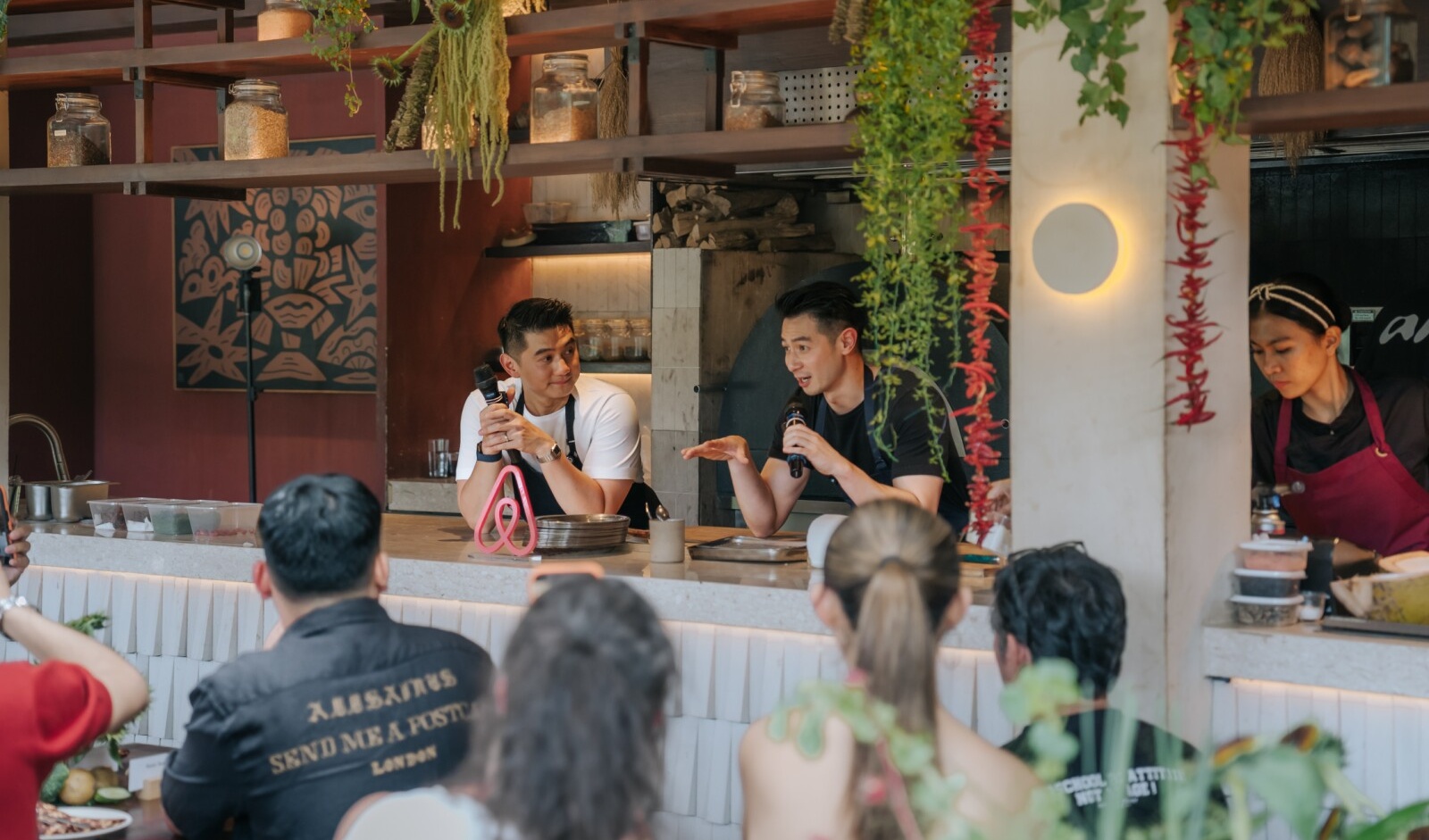 Airbnb Data Ranks Culinary Experiences as Fastest-Growing Category in Indonesia