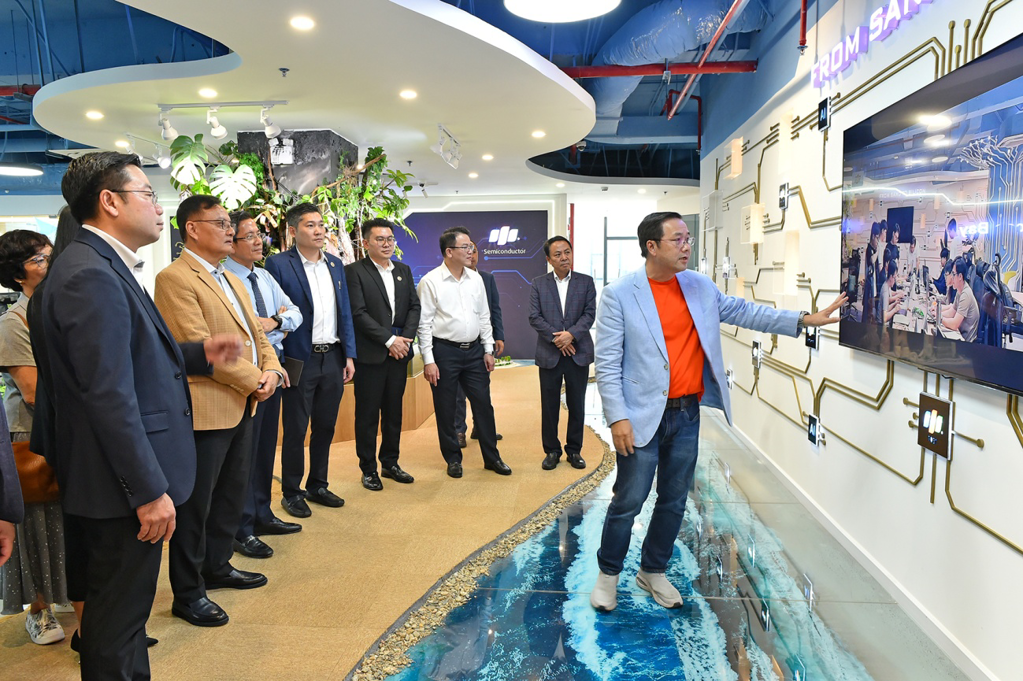 Danang and Laos seek deeper cooperation in semiconductors, AI and digital technology