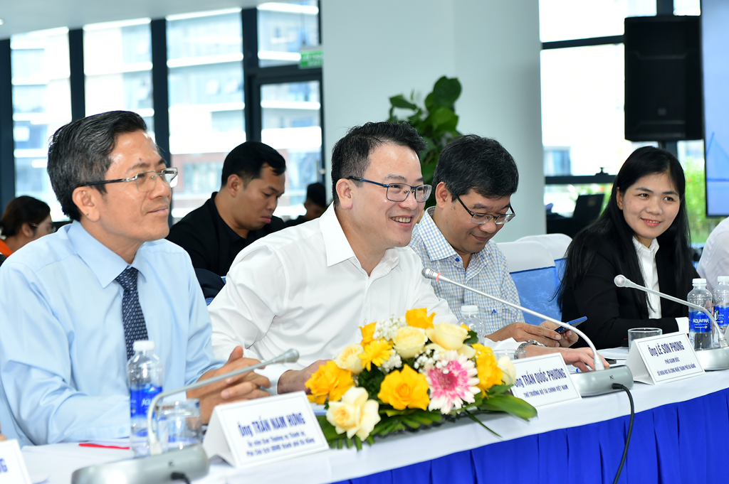 Danang and Laos seek deeper cooperation in semiconductors, AI and digital technology