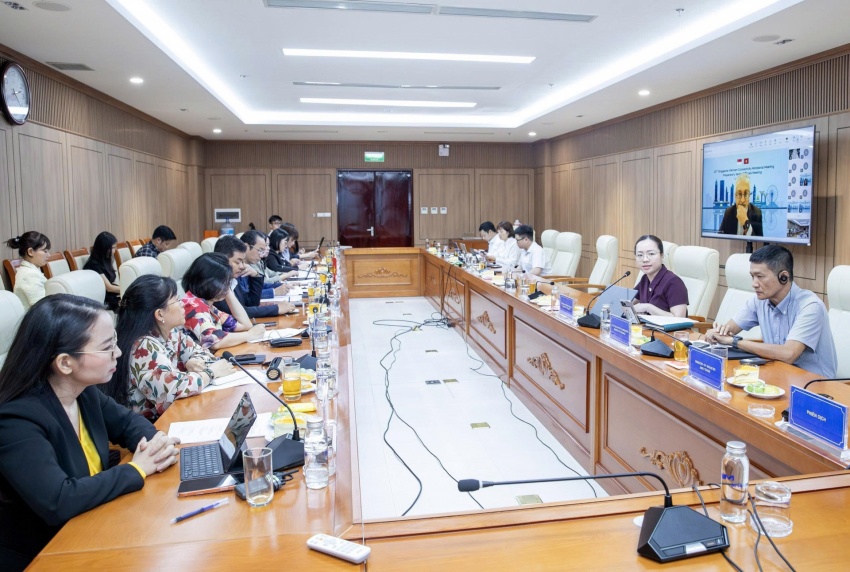 Vietnam and Singapore hold senior officials' meeting