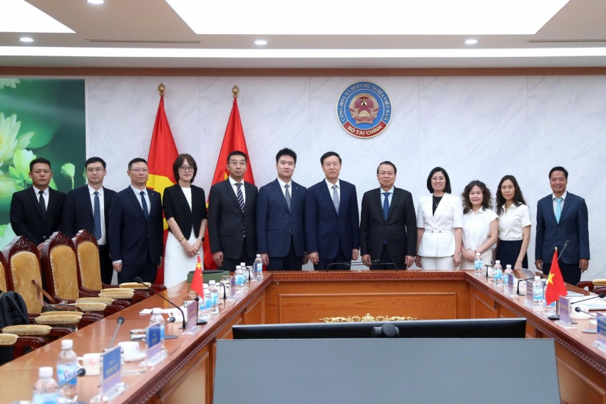 Vietnam and China discuss policies to support private-sector growth