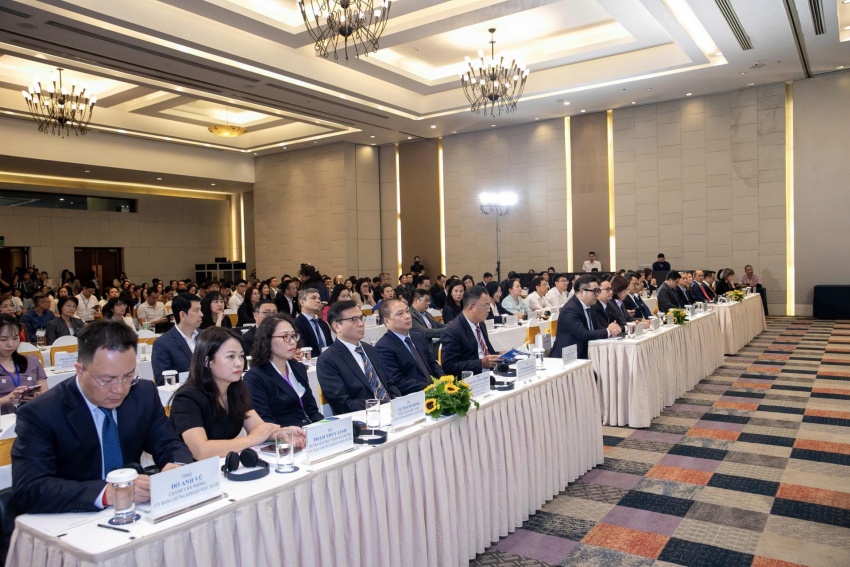 Awards seek benchmark for investment funds