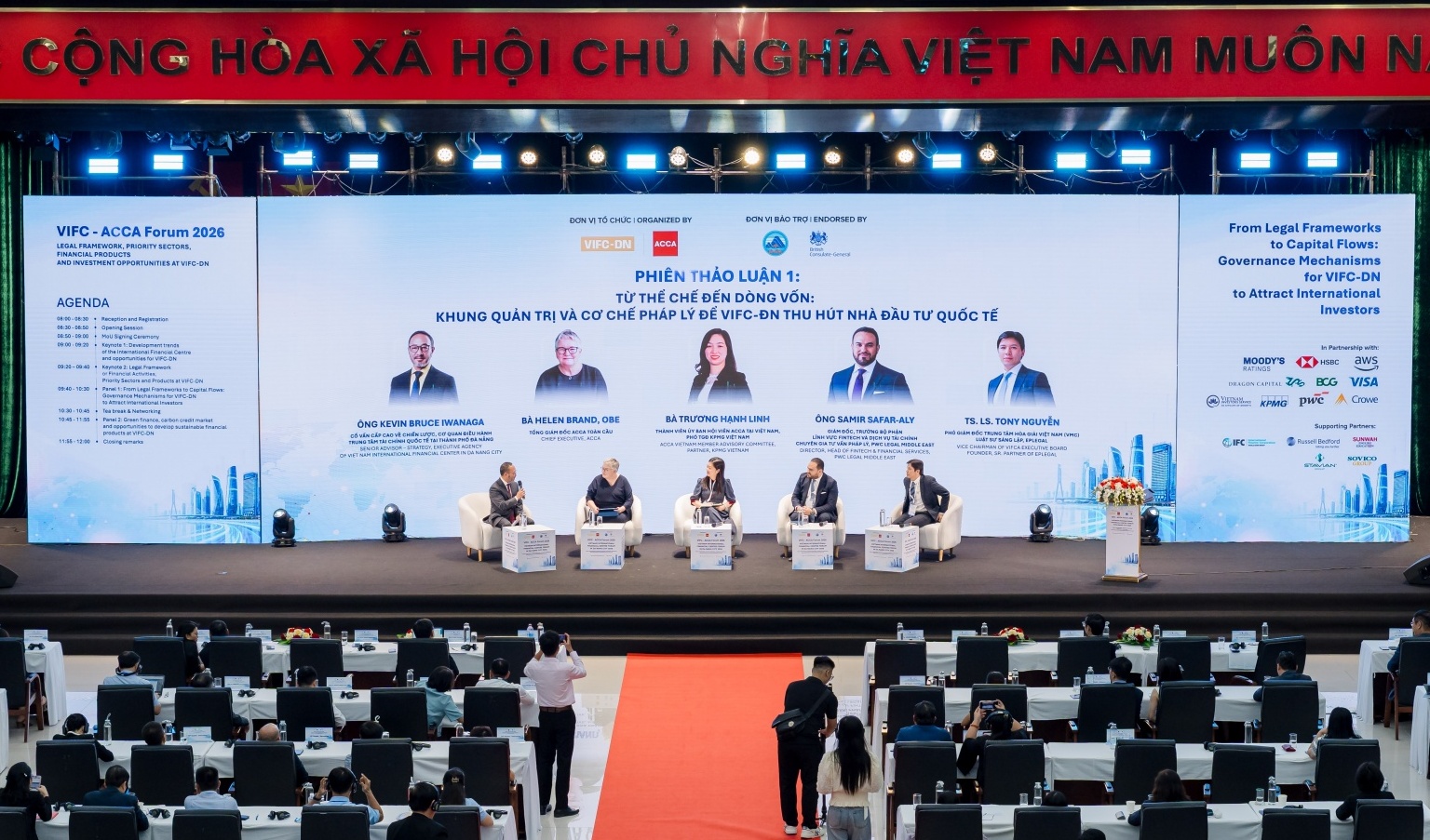 VIFC-Danang forum focuses on green finance and regulatory certainty