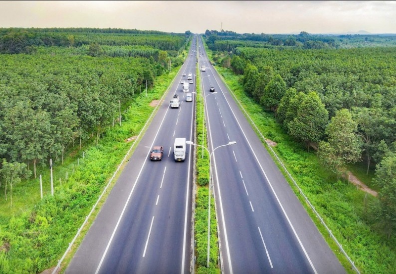 Vietnam steps up expressway funding efforts