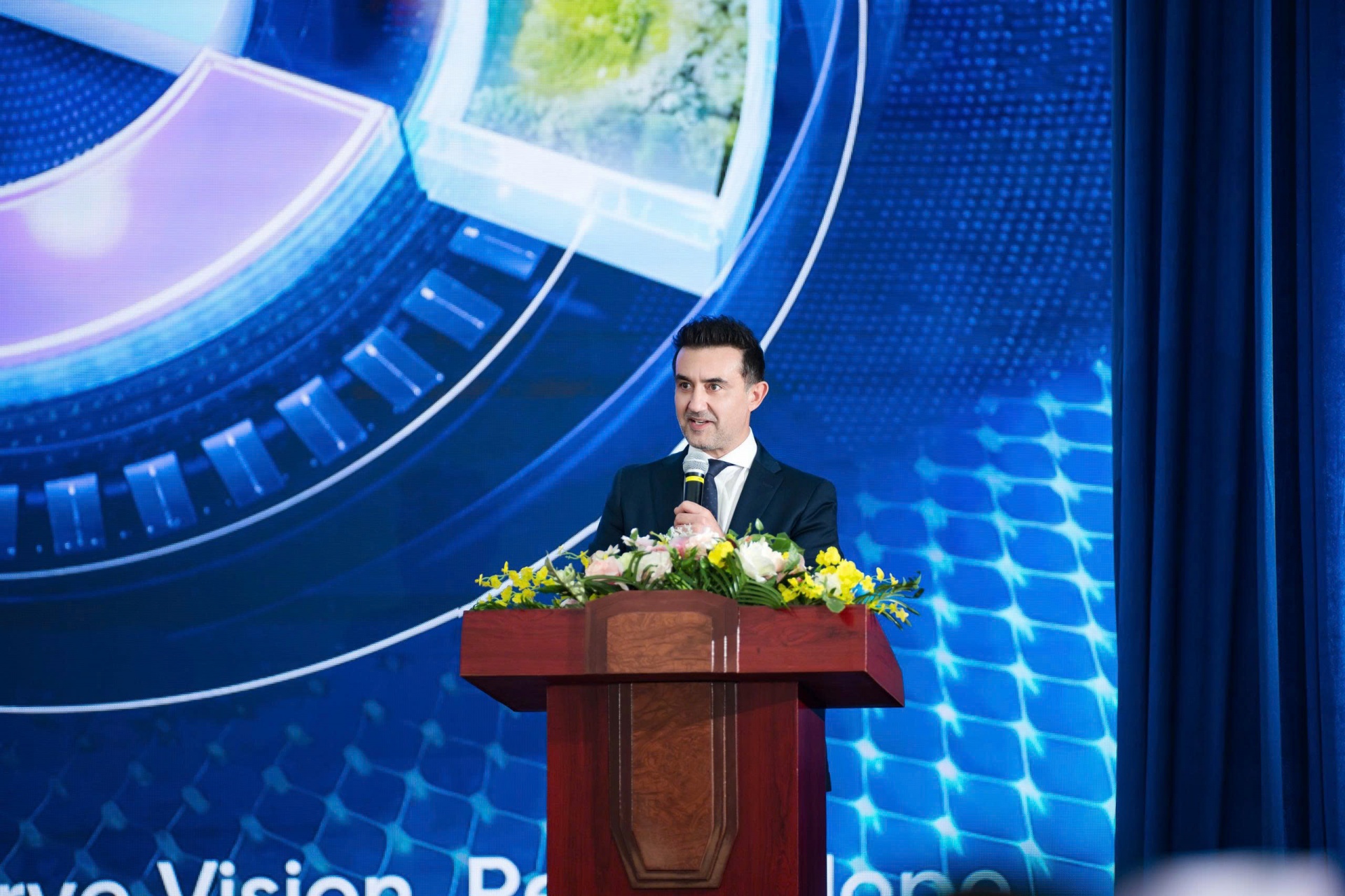AI-assisted screening boosts diabetic eye care in Vietnam