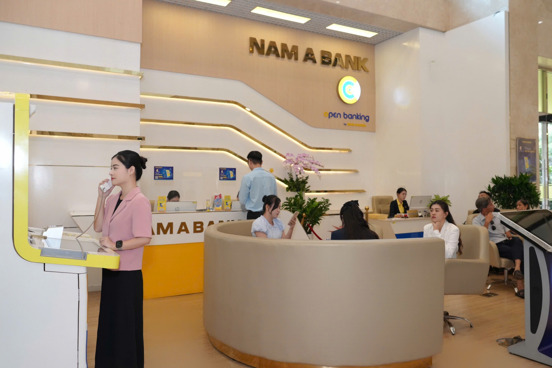 Nam A Bank named in top 10 largest listed banks in Southeast Asia